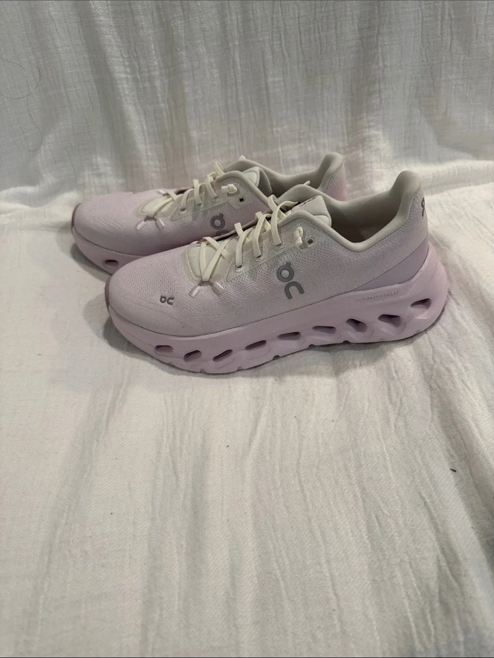 On Running Cloudtilt Womens Sneakers in Orchid/ivory color size 7